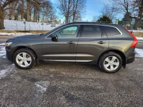 Used 2022 Volvo XC60 B5 Momentum image 3