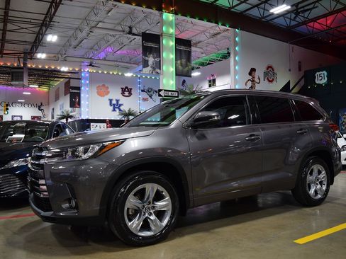 Used 2017 Toyota Highlander Limited image 11