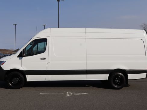 Used 2022 Mercedes-Benz Sprinter 3500 image 4