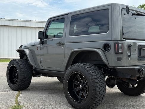 Used 2016 Jeep Wrangler 75th Anniversary AWD/4WD image 36