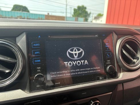 Used 2017 Toyota Tacoma 4x4 Access Cab image 14