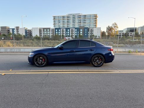 Used 2018 Alfa Romeo Giulia Ti RWD image 2