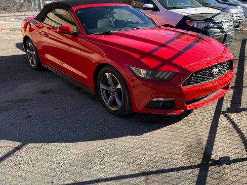 Used 2015 Ford Mustang image 1