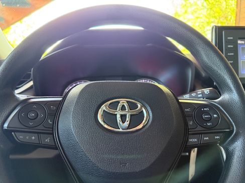 Used 2019 Toyota RAV4 AWD LE image 14