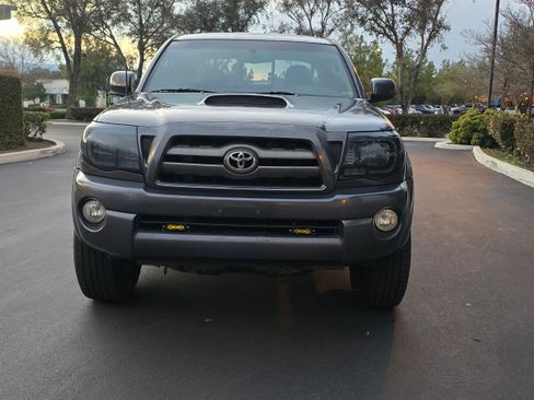 Used 2010 Toyota Tacoma TRD Off-Road image 19
