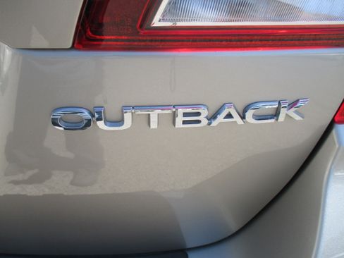 Used 2019 Subaru Outback 2.5i Premium Wagon 4D AWD/4WD image 13