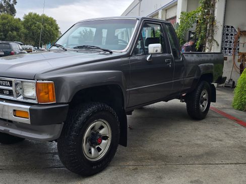 Used 1988 Toyota Pickup Deluxe image 73