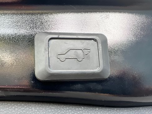 Used 2022 Toyota RAV4 AWD XLE w/ Convenience Package image 20