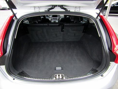 Used 2017 Volvo V60 T5 Cross Country Premier image 16