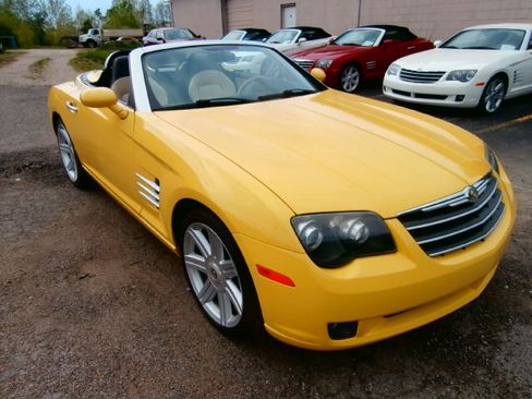 Used 2005 Chrysler Crossfire Limited image 2