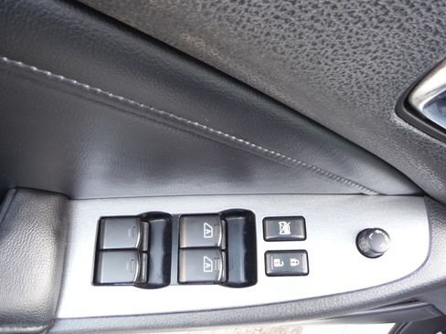 Used 2011 Nissan Altima 3.5 SR Sedan FWD image 16
