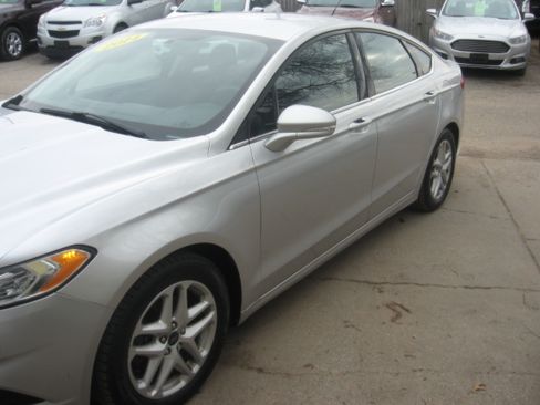 Used 2014 Ford Fusion SE image 1