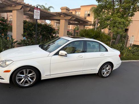 Used 2013 Mercedes-Benz C 250 image 2