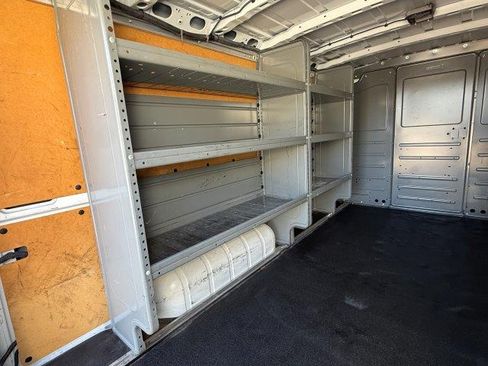 Used 2020 Nissan NV 2500 S image 10