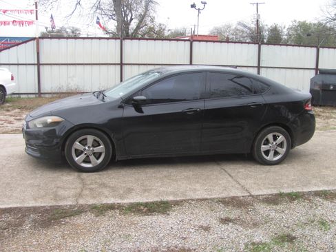 Used 2015 Dodge Dart SXT image 1