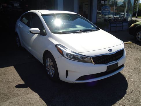 Used 2018 Kia Forte LX Sedan FWD image 3