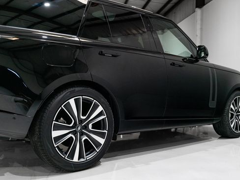 Used 2025 Land Rover Range Rover SE image 24
