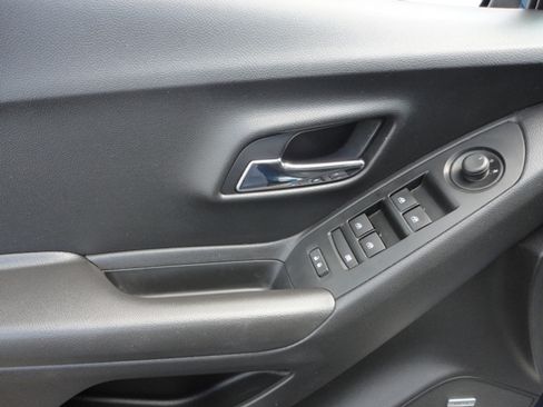 Used 2020 Chevrolet Trax AWD Premier image 18