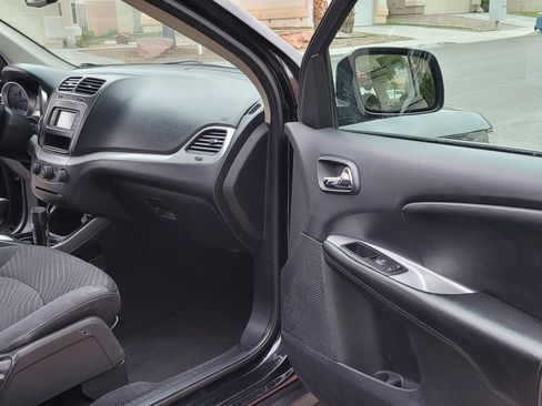 Used 2018 Dodge Journey SE image 11