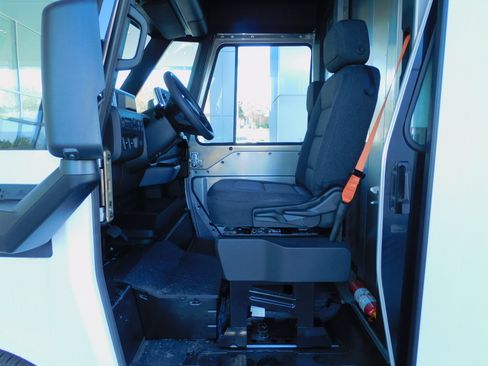 New 2025 Chevrolet Brightdrop 400 image 13