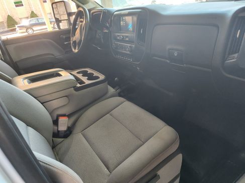 Used 2018 Chevrolet Silverado 2500 W/T image 11
