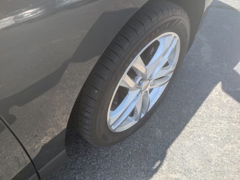 Used 2018 Chevrolet Equinox Premier image 11