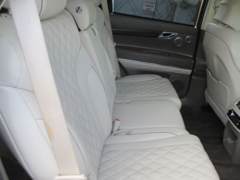 Used 2023 Genesis GV80 AWD 3.5T image 13