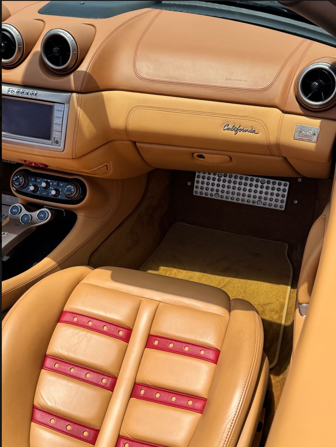 Used 2011 Ferrari California RWD image 6