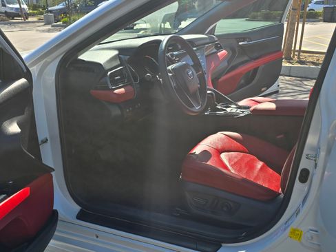 Used 2019 Toyota Camry XSE image 28