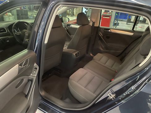 Used 2013 Volkswagen Golf TDI image 11