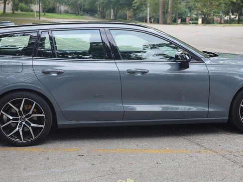 Used 2023 Volvo V60 T8 Polestar AWD image 10