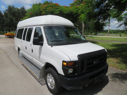 Used 2011 Ford E-350 and Econoline 350 Extended Super Duty RWD image 19