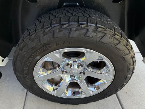 Used 2017 RAM 1500 Laramie image 23