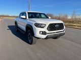 Used 2019 Toyota Tacoma TRD Off-Road image 2