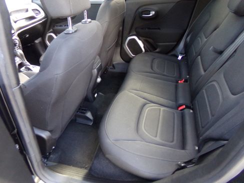 Used 2019 Jeep Renegade FWD Latitude image 12