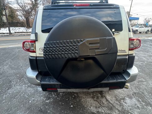 Used 2012 Toyota FJ Cruiser image 4