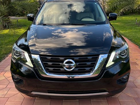 Used 2017 Nissan Pathfinder FWD image 2