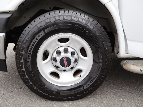 Used 2019 GMC Savana 2500 image 21