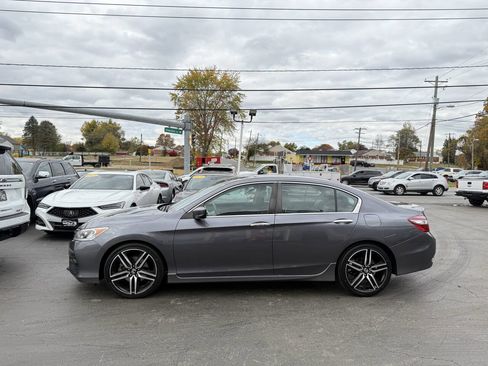 Used 2017 Honda Accord Sport image 5