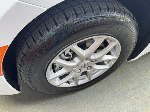 Used 2024 Chrysler Pacifica Touring-L FWD image 20