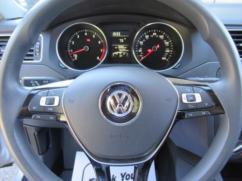Used 2016 Volkswagen Jetta SE image 12