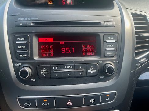 Used 2014 Kia Sorento FWD LX image 14