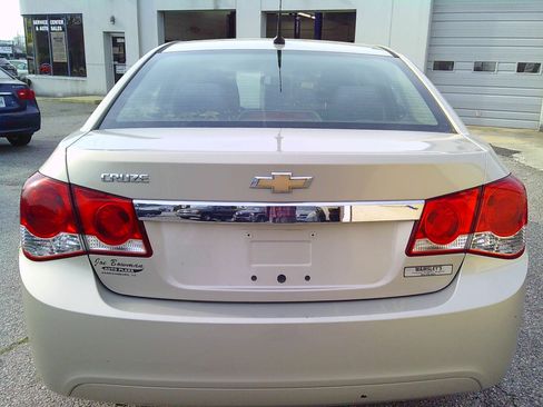 Used 2012 Chevrolet Cruze LS image 4