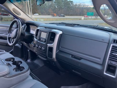 Used 2018 RAM 1500 SLT image 12