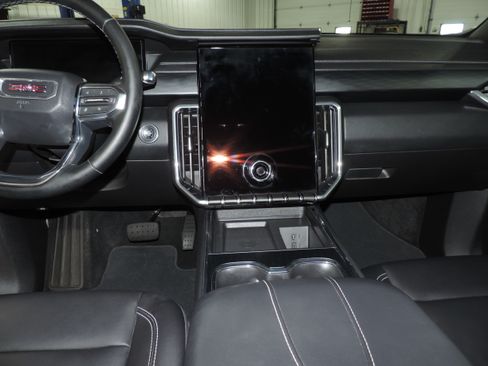 Used 2025 GMC Acadia Elevation image 42