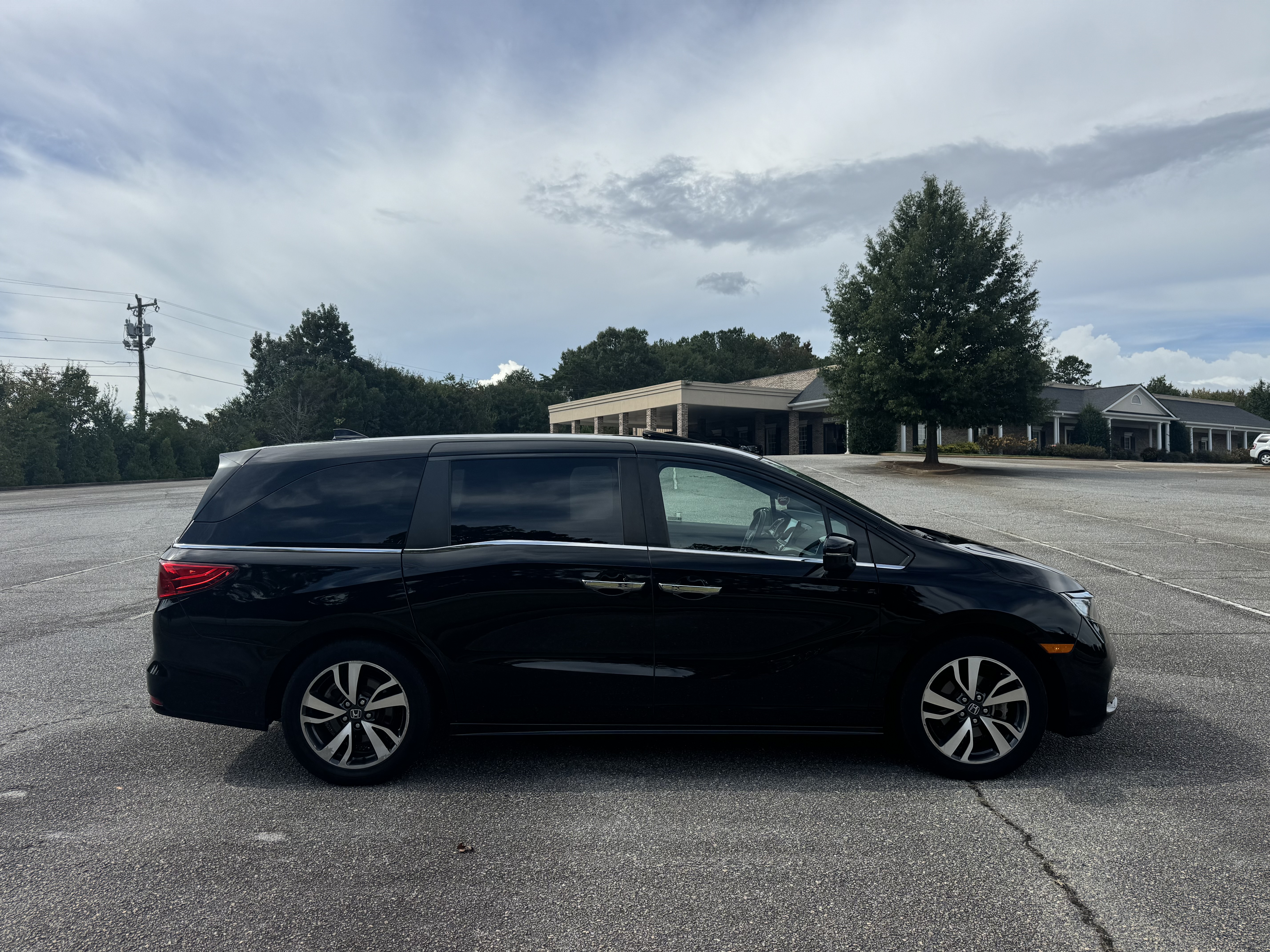 Used 2021 Honda Odyssey Touring image 3