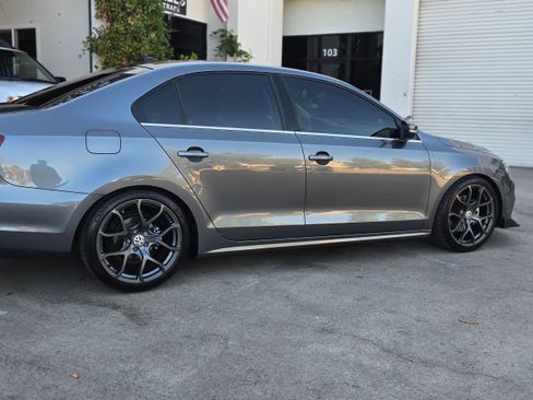 Used 2017 Volkswagen Jetta SE image 6