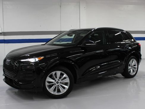 Used 2025 Audi Q6 e-tron Premium RWD image 1