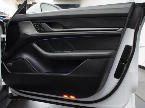 Used 2020 Porsche Taycan Turbo image 32