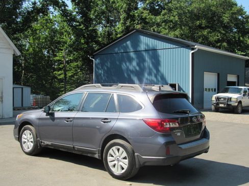 Used 2017 Subaru Outback 2.5i Premium AWD/4WD image 5